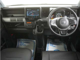 運転にかかわる様々な操作を安全に行えるように視点移動が少なく、操作性に配慮されたスイッチ類が凝縮されたコクピットです。