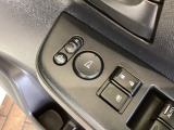 狭い駐車場で便利な電動格納ドアミラーが付いています。