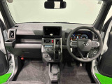 美しいデザインの運転席空に加えてUV&IRカット機能付きフロントガラスの面積や位置取りが良く、前方・右前・左前方向の視認性がいいですよ!
