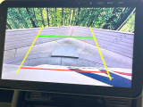 【バックカメラ】駐車時に後方がリアルタイム映像で確認できます。大型商業施設や立体駐車場での駐車時や、夜間のバック時に大活躍!運転スキルに関わらず、今や必須となった装備のひとつです!