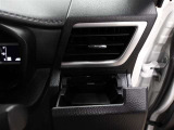 運転席のカップホルダーはエアコンの吹き出し口にありますので冷やしたり温めたりすることが出来ます☆