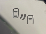 【ブラインドスポットワーニング】走行中、ドアミラーの死角になりやすい箇所に後続車が接近するとサイドミラー付近に警告を表示、ドライバーに注意喚起をしてくれます。