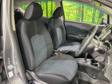 運転席まわりには十分なスペースがあり、大柄な方でもゆったり運転していただける環境です。