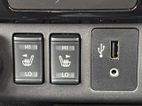 前席ヒーターシート・USB電源ソケット タイプA1個/AUX接続端子