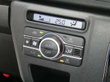 【オートエアコン】車内温度を感知して自動で温度調整をしてくれるのでいつでも快適な車内空間を創り上げます!どの席に座っても快適なドライブが楽しめます♪