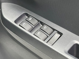 【電動格納ミラー】サイドミラーは電動格納式となっており、狭い駐車場でもキズがつくリスクを抑えられます。