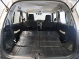 【トランクルーム】セカンドシートを折りたためば、低く広い床面が出現。大きなに荷物も収まります。