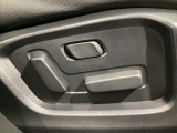パワーシートを装備!体格や好みに応じたポジションをスムーズに調整できます。