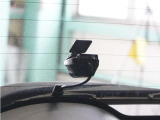この車にはリアにもドライブレコーダーを装備しております◆映像・音声などを記録する自動車用の装置です。 もしもの事故の際の記録はもちろん、旅行の際の思い出としてドライブの映像を楽しむことができます。