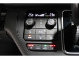 運転席と助手席の温度設定の変更が可能な左右独立タイプのデュアルエアコンです♪♪♪暑がりな人・寒がりな人も誰もが車内を快適にお過ごしいただけます♪♪♪