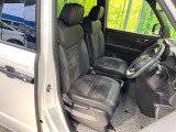 運転席シート廻りは使用感も少なく、良好な状態となっています。前オーナー様が丁寧に使っていたことがよくわかりますね。