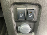 冬場にはうれしい、運転席と助手席にシートヒーターを装備しています。
