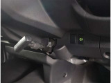 スマートキー付きです。スマートキーとは鍵を車に差し込まなくても、ドアノブを触ったりするだけで、ドアロックを解錠できます。これが凄く便利なんですよ。
