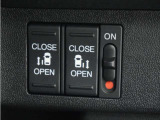 ◆両側電動スライドドア◆狭い駐車場でも乗り降りが楽々♪お子様が隣の車にドアを当ててしまう心配もございません!小さなお子様連れの方もこれで安心。