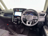 運転席まわりです。 各操作スイッチは使いやすい位置に配置されてます。