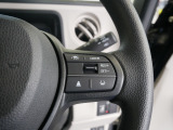 【ACC〈アダプティブ・クルーズ・コントロール〉】予め設定した車速内でクルマが自動的に加減速。前走車との適切な車間距離を維持しながら追従走行しドライバーの運転負荷を軽減します。