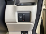 【助手席側パワースライドドア】です。リモコンや運転席のスイッチ操作で楽々自動開閉。