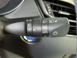 【オートライト】車外の明るさに応じて、自動的にライトの点灯・消灯をしてくれます。
