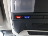 専用ボタンでコールセンターへ接続。状況に応じて緊急車両の要請やロードサービスの取次ぎを行います。重大事故の際は自動的にコールセンターにつながり、緊急車両やドクターヘリを要請します。(要申込)
