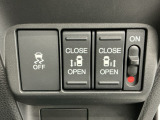 車がカーブの外側へ膨らんだり内側へ巻き込んだりする挙動を防止する横滑り防止装置、狭い所でも乗り降り楽々な両側電動スライドドアです!簡単にドアの開閉が出来る為、荷物で手が塞がった時なども大変便利です!