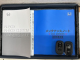 スマートキーは鍵をバッグに入れたままでもドアロックの開閉やエンジンのON・OFFができます。夜間や雨の日も鍵を探さなくて良いので便利です。