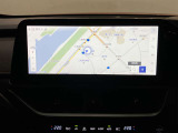 G-Link契約でご利用いただけるセンター通信型のナビ機能「コネクティッドナビ」を装備。従来のナビゲーションよりもリアルタイムな情報提供を可能にしました。