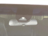 【ホンダセンシング】走行中に前方の車両等を認識し、衝突しそうな時は警報とブレーキで衝突回避と被害軽減をアシスト。より安全にドライブをお楽しみいただけます。