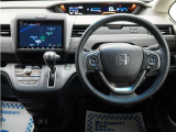運転にかかわる様々な操作を安全に行えるように視点移動が少なく、操作性に配慮されたスイッチ類が凝縮されたコクピットです。