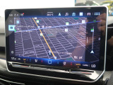 タッチスクリーンを採用。従来のナビゲーションシステムの域を超える、車両を総合的に管理するインフォテイメントシステムです。