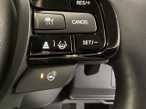 ハンドルにHondaセンシング系のクルーズコントロールやレーンキープアシストなどの操作スイッチが装備されています。ハンドルから手を離さず安全に操作できます。