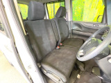 運転席シート廻りは使用感も少なく、良好な状態となっています。前オーナー様が丁寧に使っていたことがよくわかりますね。