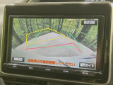 【バックカメラ】駐車時に後方がリアルタイム映像で確認できます。大型商業施設や立体駐車場での駐車時や、夜間のバック時に大活躍!運転スキルに関わらず、今や必須となった装備のひとつです!