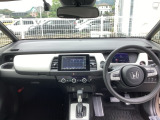 フロントガラスが大きく、ワイドな視界で運転もしやすくなるように、設計されています。