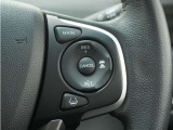 ◆アダプティブクルーズコントロール◆予め設定した車速内でクルマが自動的に加減速。前走車との適切な車間距離を維持しながら追従走行します。【LKAS】車線維持支援システムでステアリング操作を支援。