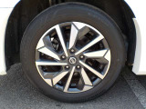 純正アルミホイ-ル付きです。タイヤサイズは、195/60R16です。