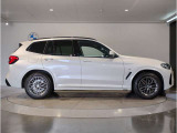 ☆BMWの前後重量配分50:50はエンジン自体をフロントタイヤよりも後ろにずらし、通常はエンジンルーム内に搭載される重量物であるバッテリーをトランクに移動させるなどして実現されています☆