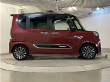運転席側も電動スライドドアになってます。ショッピングなどでのお買い物時手がふさがっていてもドアに軽く触れるかリモコンで開閉できるので便利です!