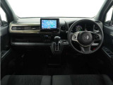 ◆視界広々で非常に運転しやすくロングドライブでも疲れを感じさせないすっきりとまとまったインパネ周りです。