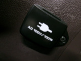 AC100V電源を装備しているので、車内で家電品が使用できます。