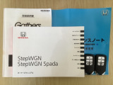 スマートキーは鍵をバッグに入れたままでもドアロックの開閉やエンジンのON・OFFができます。夜間や雨の日も鍵を探さなくて良いので便利です。