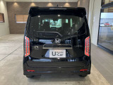 ムダのないタテ型のデザインで、効率よく点灯するLEDリアコンビネーションランプです。