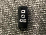 スマートキー付きですからドアロックの開閉およびエンジンスタートが楽々です。電動スライドドアの開け閉めもボタンで操作できます。