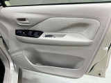 【運転席ドア】収納ポケットが付いているので運転席周りもスッキリ保てます★