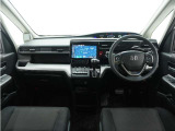 ◆視界広々で非常に運転しやすくロングドライブでも疲れを感じさせないすっきりとまとまったインパネ周りです。
