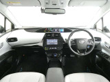 シンプルで見やすいデザイン、運転に集中できる快適な空間です。