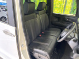 運転席シート廻りは使用感も少なく、良好な状態となっています。前オーナー様が丁寧に使っていたことがよくわかりますね。