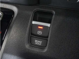 オートブレーキホールド機能付き電子パーキングブレーキ!ブレーキペダルを足から離しても停車状態を保ちます。アクセルを踏めば自動でブレーキが解除され、発進可能!