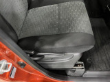 痛みの出やすい運転席シートの角、フロアマット、座面、ともに良好です