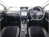 ■視界良好で運転しやすいコックピットです。シンプルで操作性の良いインパネ回りにデザインされ、SUBARUは安全性能に徹底的にまでこだわった視界設計を行っています。