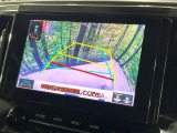 【バックカメラ】駐車時に後方がリアルタイム映像で確認できます。大型商業施設や立体駐車場での駐車時や、夜間のバック時に大活躍!運転スキルに関わらず、今や必須となった装備のひとつです!